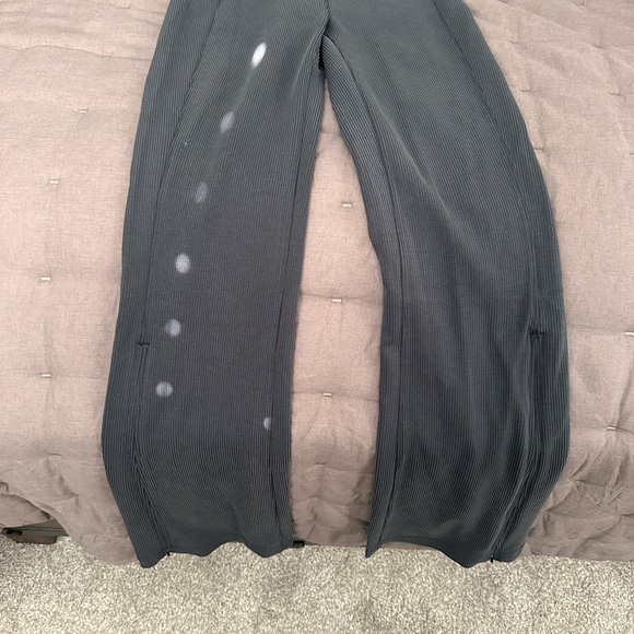 Lululemon size 4 flare leggings - Picture 4 of 4
